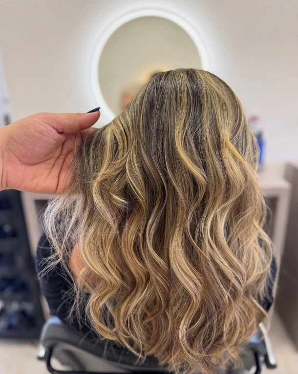 Resultado de mechas no Salão Famma